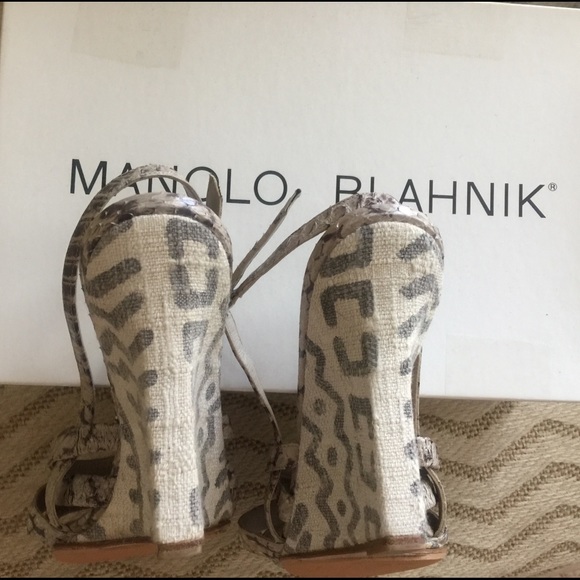 Sold locally - AUTHENTIC Manolo Blahnik Python - Picture 7 of 8